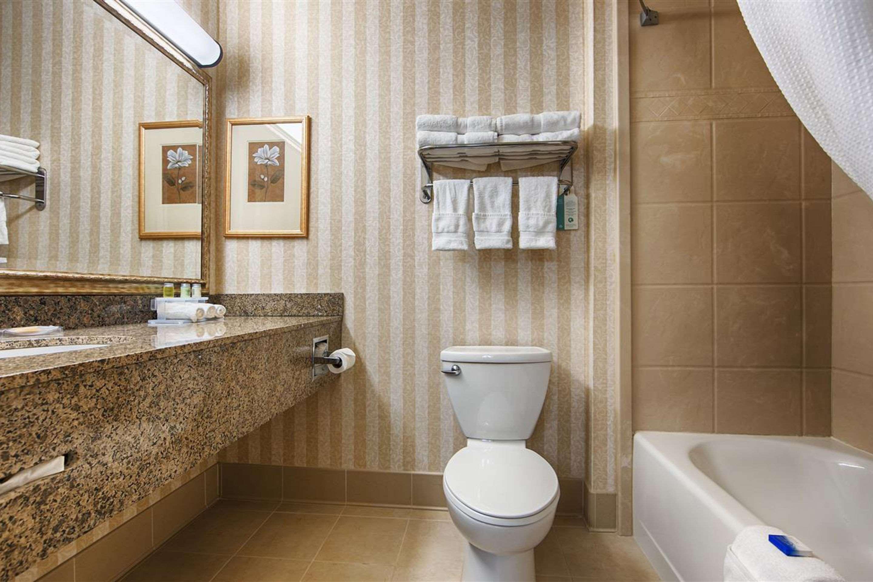 דיקינסון Heritage Hotel And Suites מראה חיצוני תמונה
