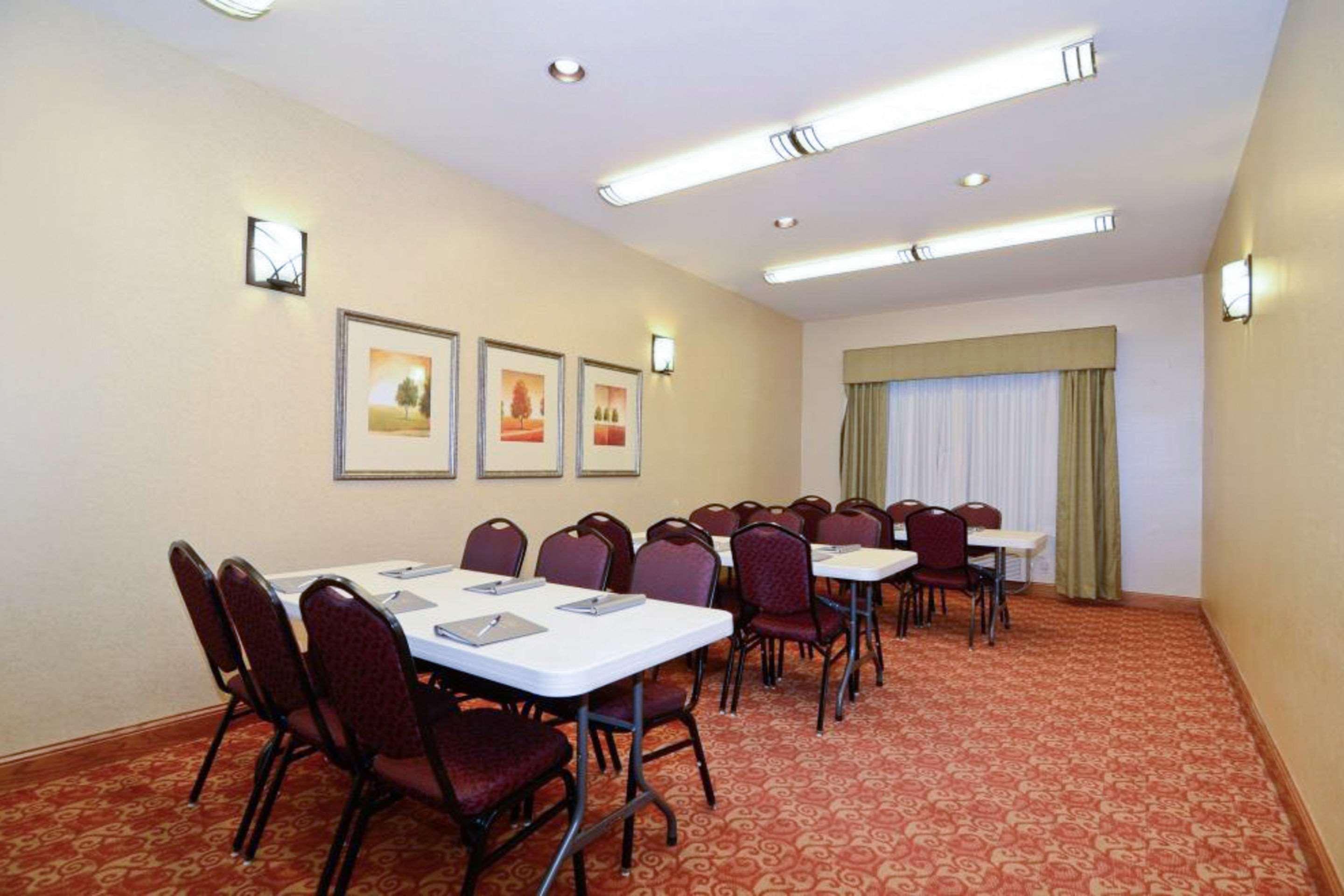 דיקינסון Heritage Hotel And Suites מראה חיצוני תמונה