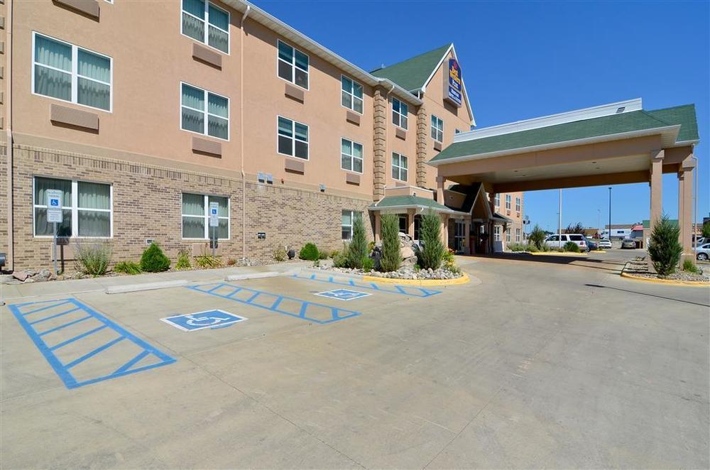 דיקינסון Heritage Hotel And Suites מראה חיצוני תמונה
