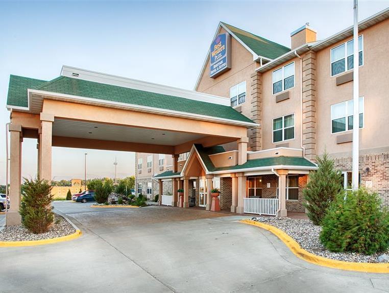 דיקינסון Heritage Hotel And Suites מראה חיצוני תמונה